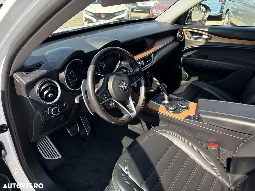 Alfa Romeo Stelvio 2.0 Turbo AWD AT8 Estrema - 11