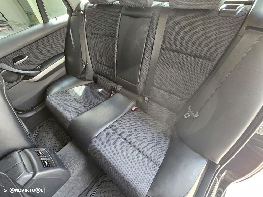 BMW 318 d LifeStyle - 21