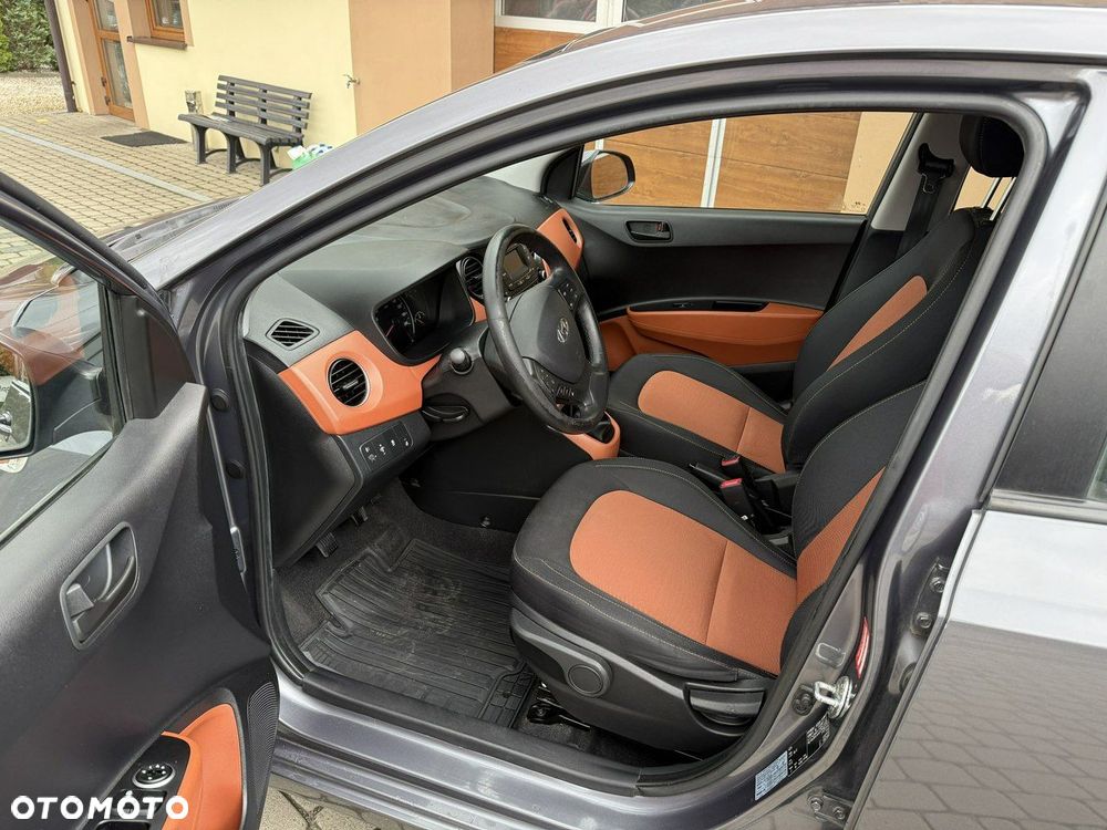 Hyundai i10 1.0 Fifa World Cup Edition - 23