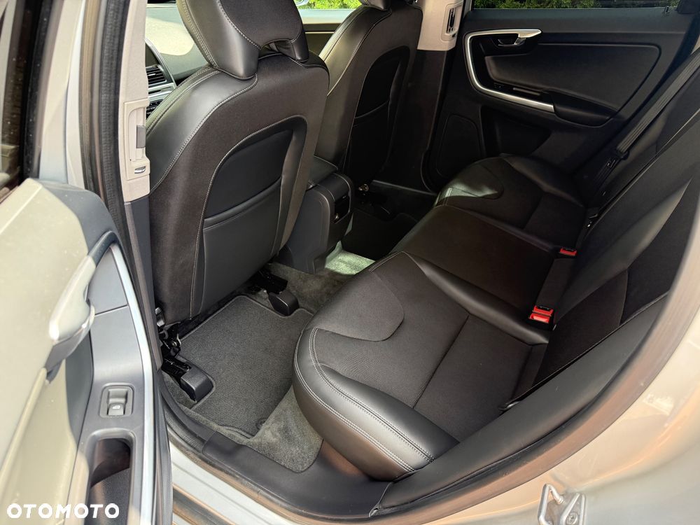 Volvo XC 60 D3 Geartronic Momentum - 13