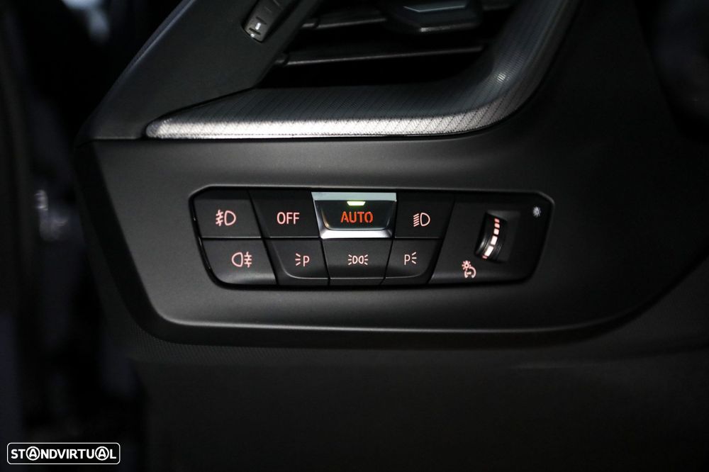 BMW 118 d Pack Desportivo M Pro - 17