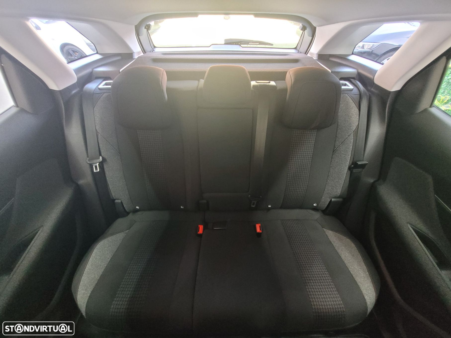 Peugeot 3008 1.2 PureTech Allure EAT8 - 43