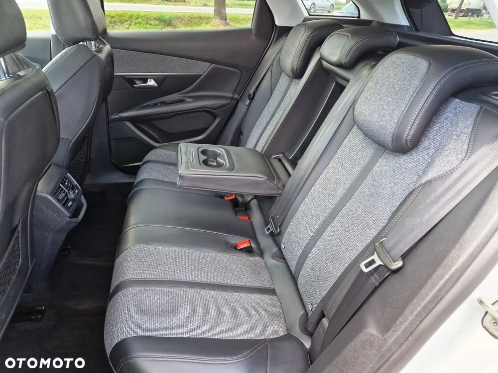 Peugeot 3008 PureTech 130 Stop & Start GPF Allure Business-Paket - 26