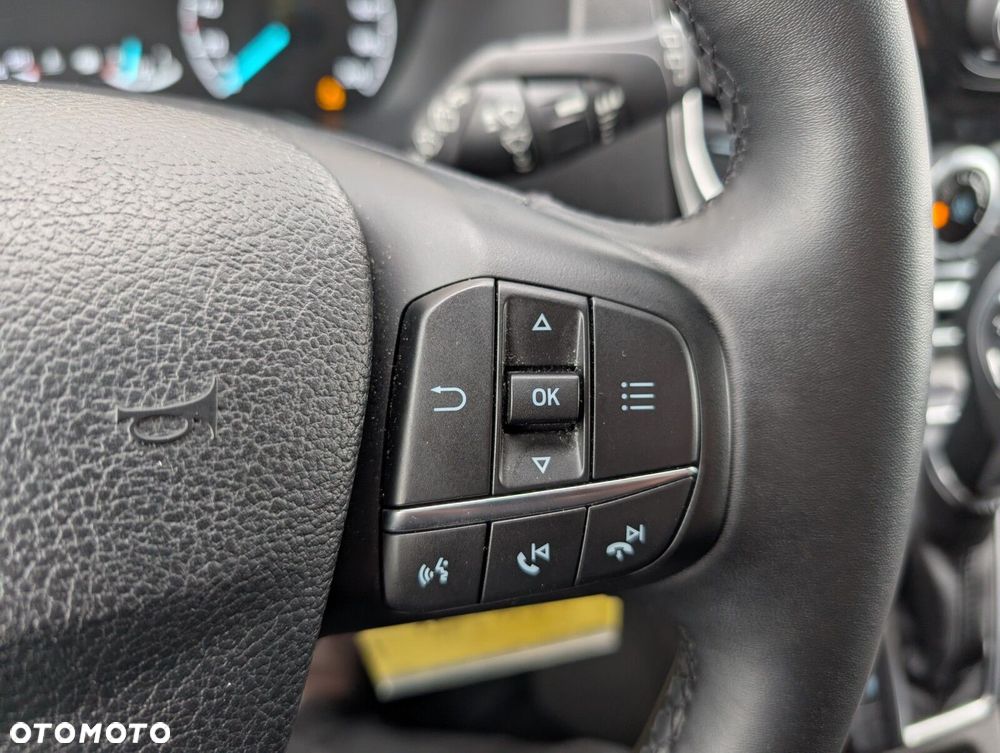 Ford Tourneo Custom - 22