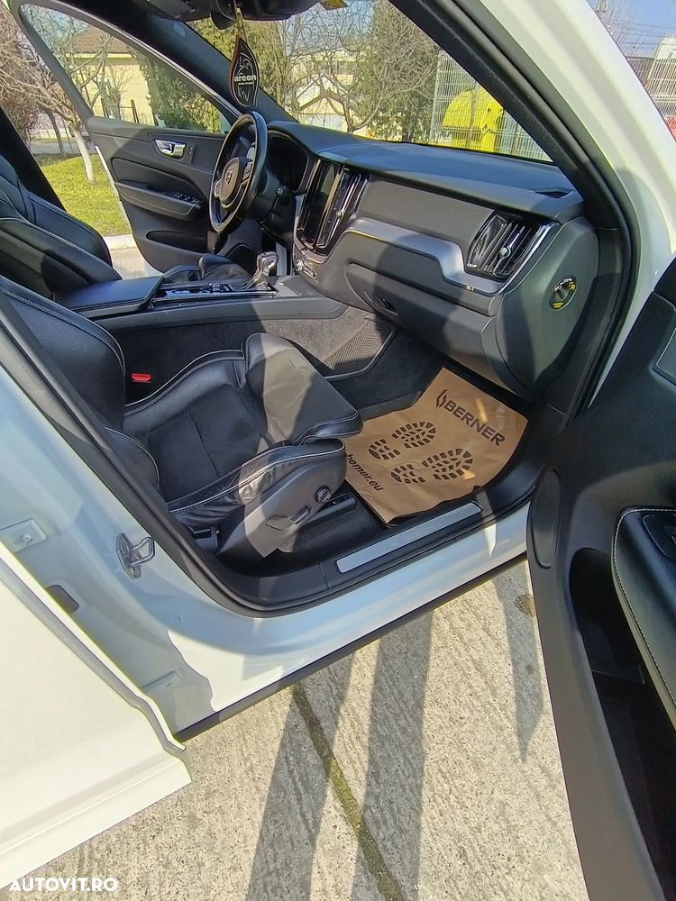 Volvo XC 60 D4 AWD Geartronic RDesign - 16