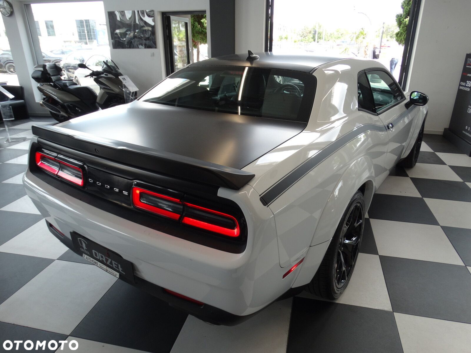 Dodge Challenger - 5