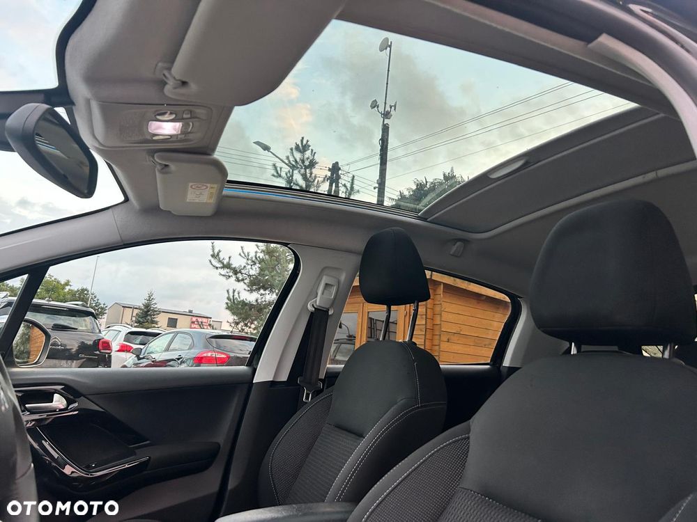 Peugeot 208 1.2 VTi Allure - 21