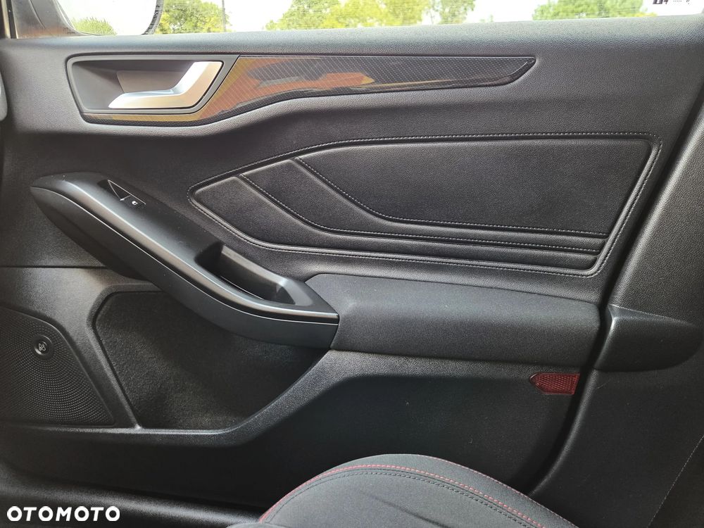 Ford Focus 1.5 EcoBlue Start-Stopp-System ST-LINE - 32