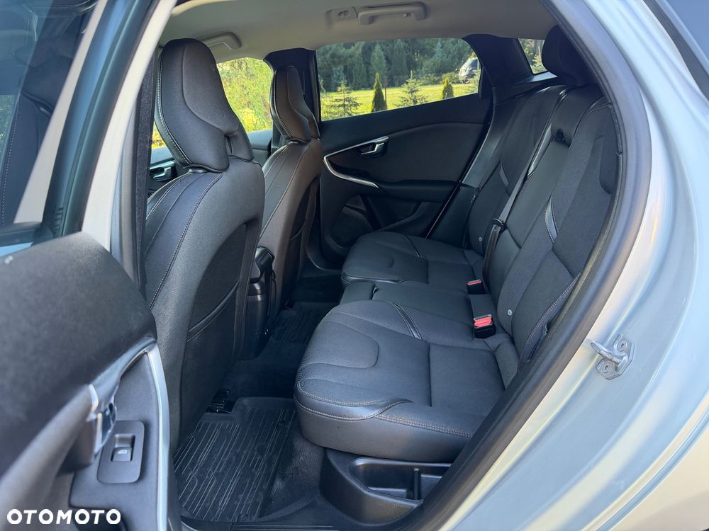 Volvo V40 Cross Country T3 Drive-E Dynamic Edition - 32