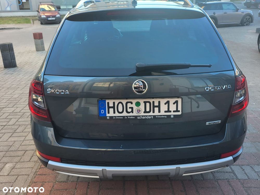 Skoda Octavia Scout 2.0 TDI 4x4 DSG - 12