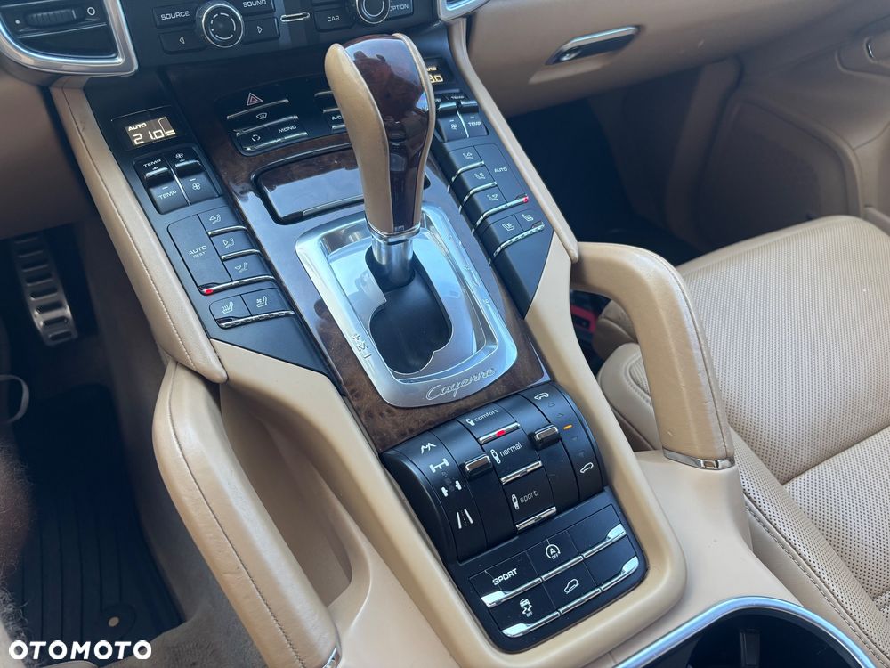 Porsche Cayenne - 24