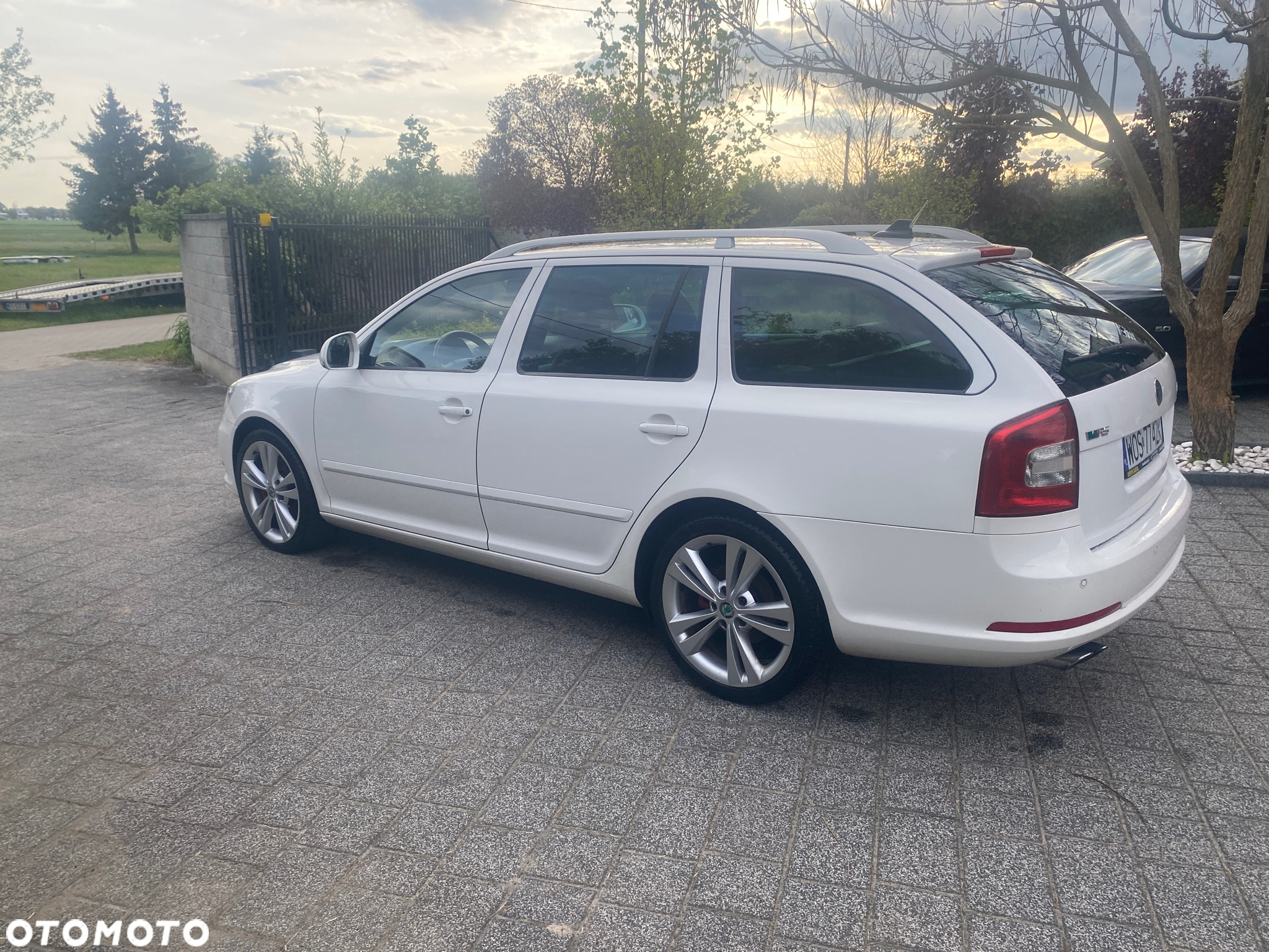 Skoda Octavia Combi 2.0 TDI DPF RS - 9