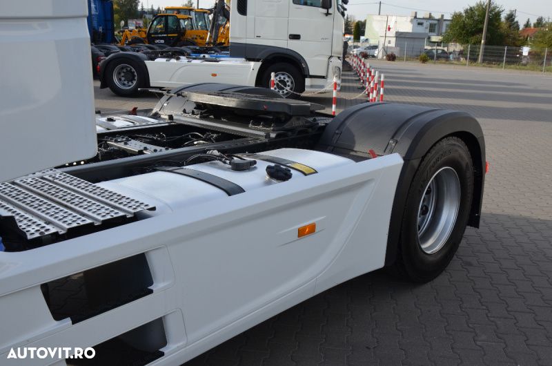 Mercedes-Benz - 9