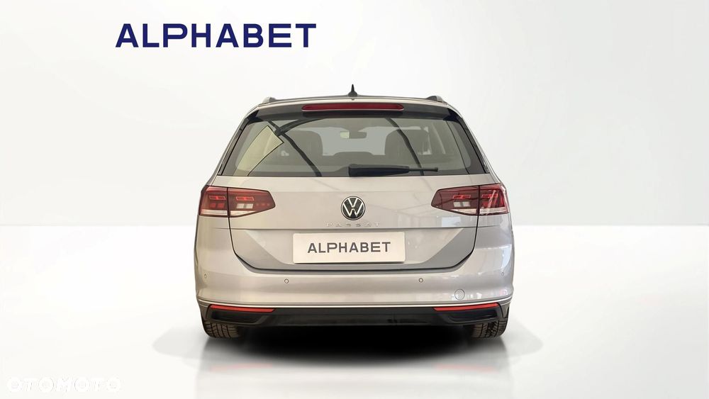 Volkswagen Passat - 4