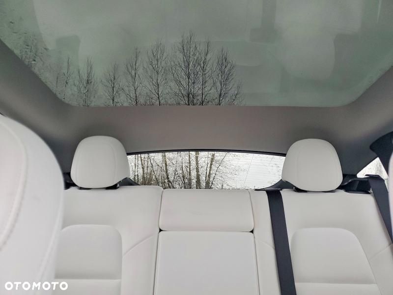 Tesla Model Y - 2