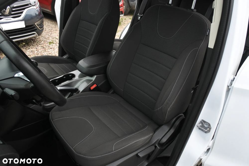 Ford Kuga 2.0 TDCi 2x4 Titanium - 11