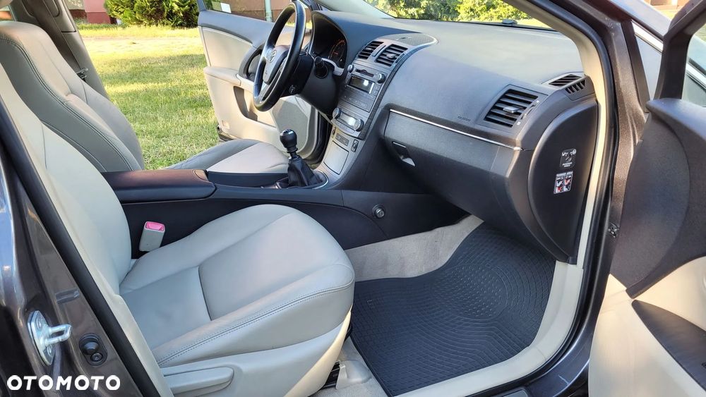 Toyota Avensis 1.8 Premium - 8