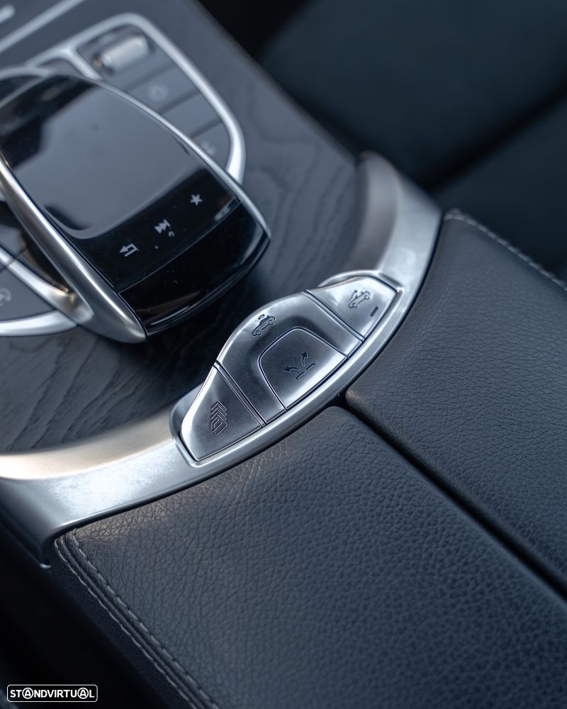 Mercedes-Benz C 220 d Coupe 4Matic 9G-TRONIC AMG Line - 23