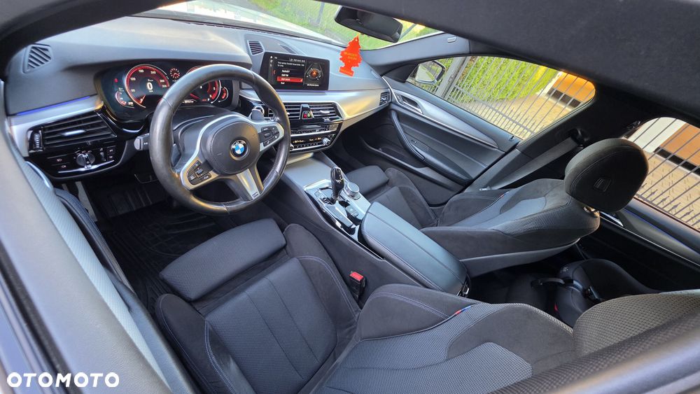 BMW Seria 5 520d M Sport - 10