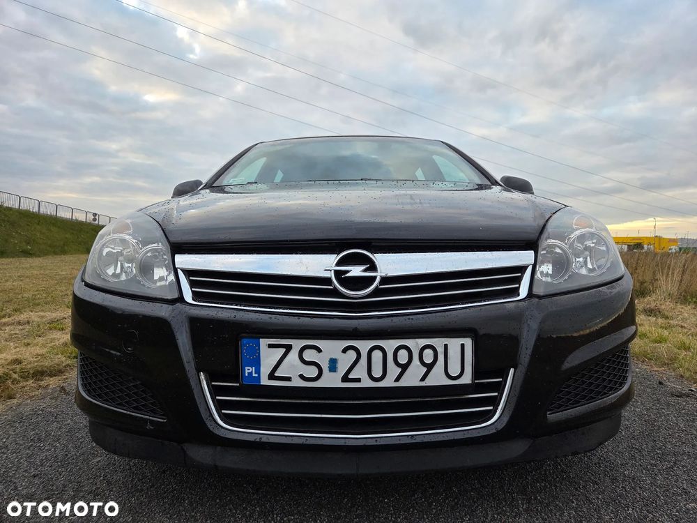 Opel Astra 2010 photo 4