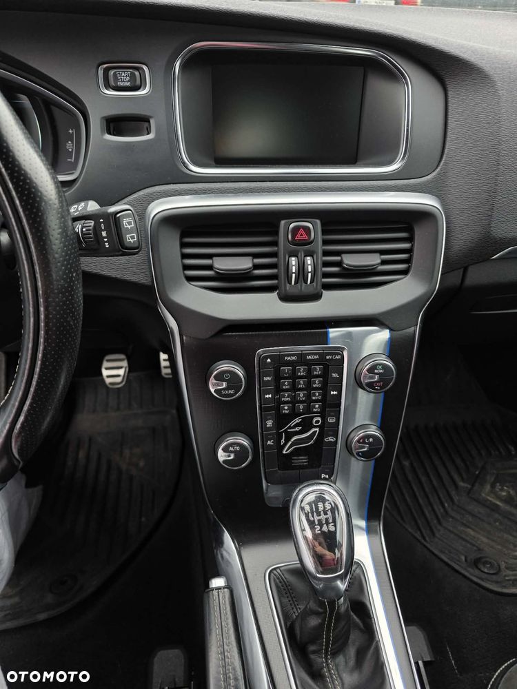 Volvo V40 D2 R Design - 24