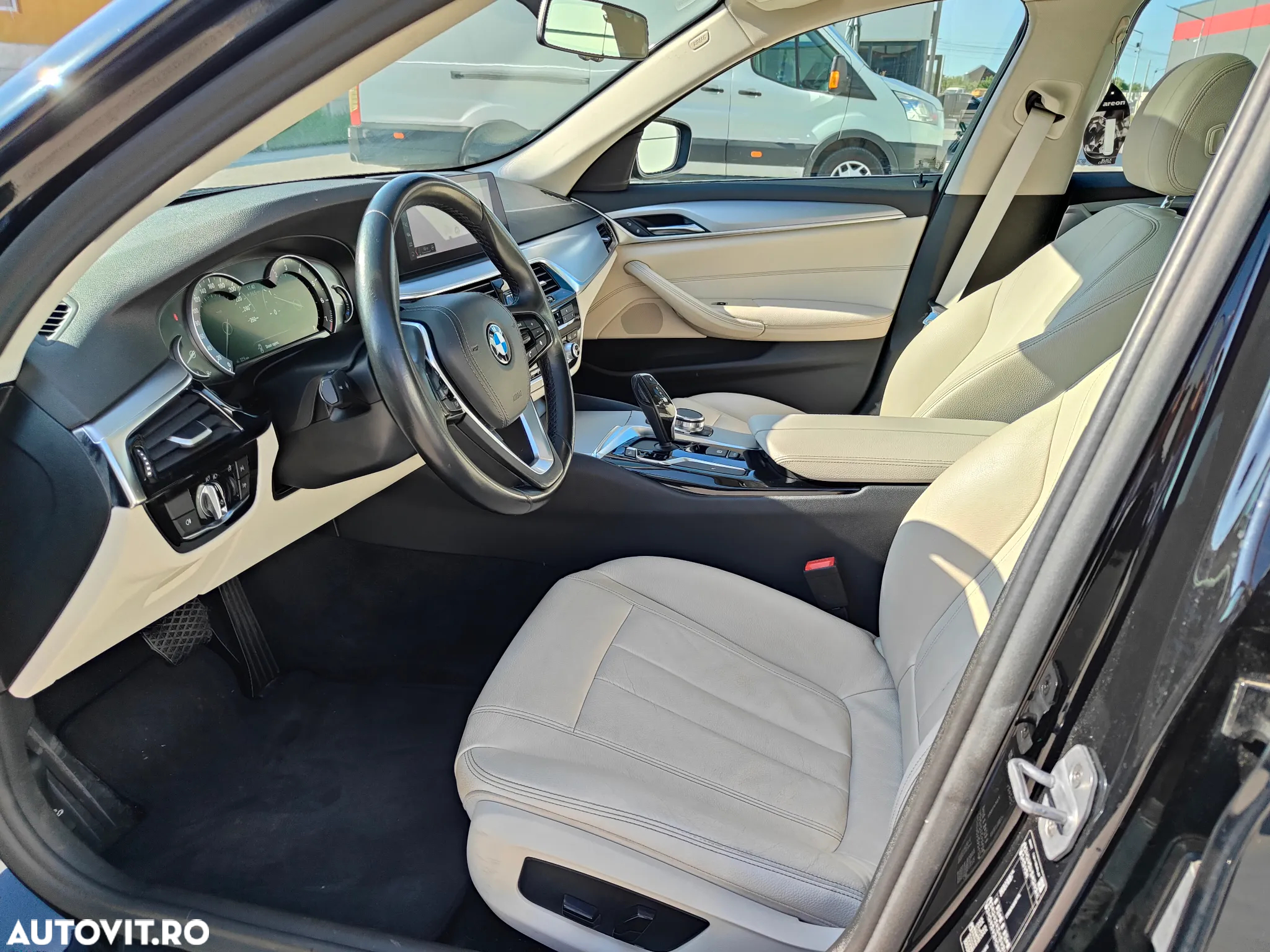 BMW Seria 5 520i Touring Aut. - 11