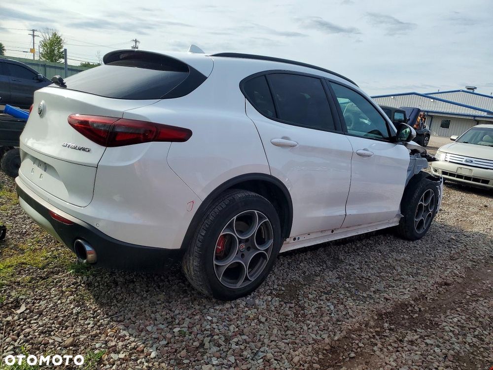 Alfa Romeo Stelvio - 4