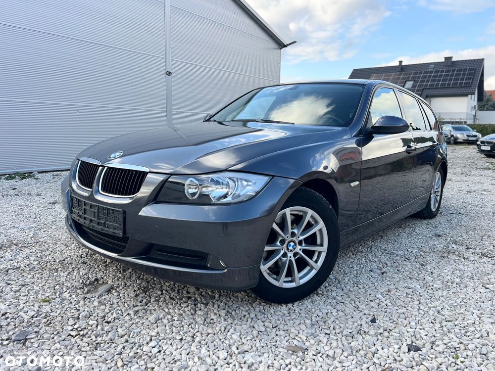 BMW Seria 3 318i Touring - 1