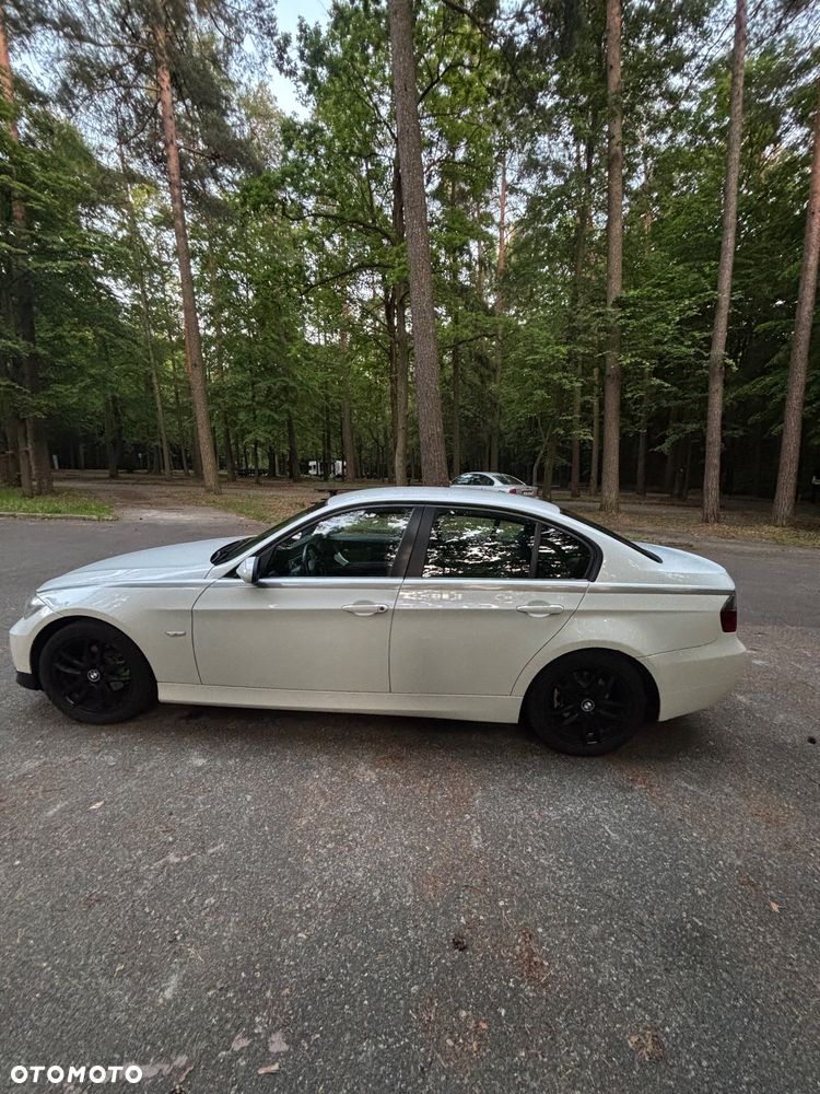 BMW Seria 3 318i - 4