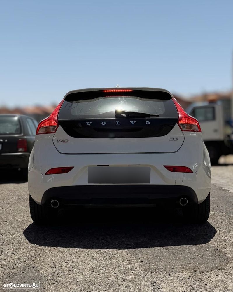 Volvo V40 2.0 D3 Momentum - 3