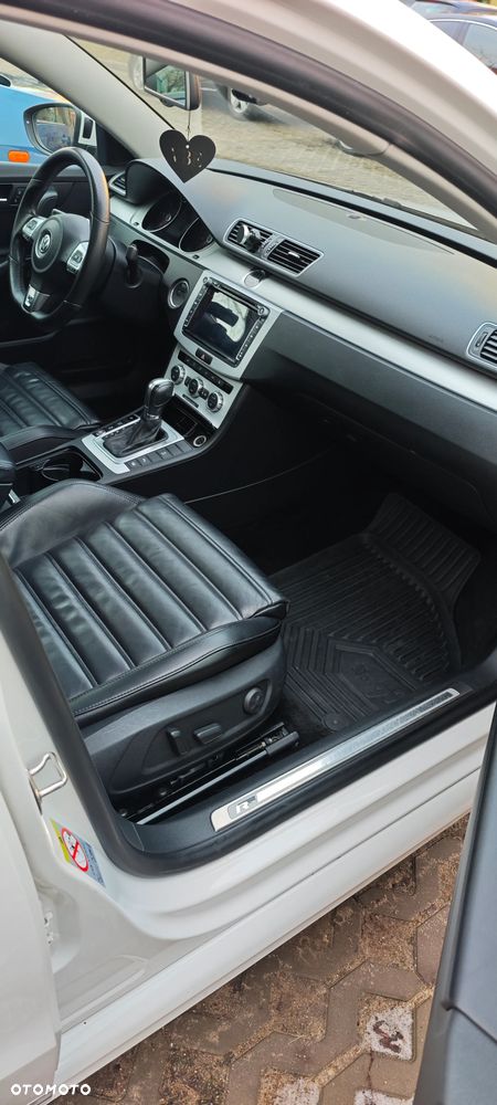 Volkswagen Passat 2.0 TDI Perfectline R-Style DSG - 19