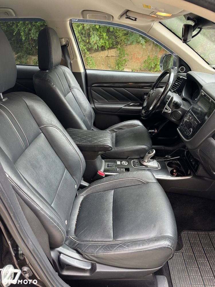 Mitsubishi Outlander Instyle NAVI + - 14