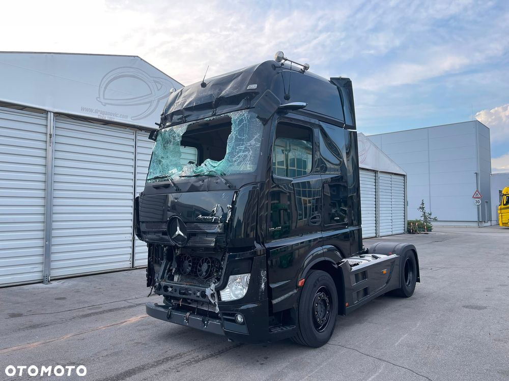 Mercedes-Benz Actros - 1
