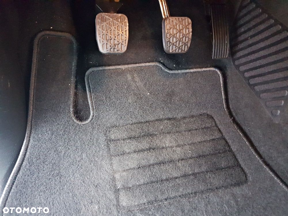 Mercedes-Benz Klasa B 180 BlueEFFICIENCY SPORT EDITION - 16