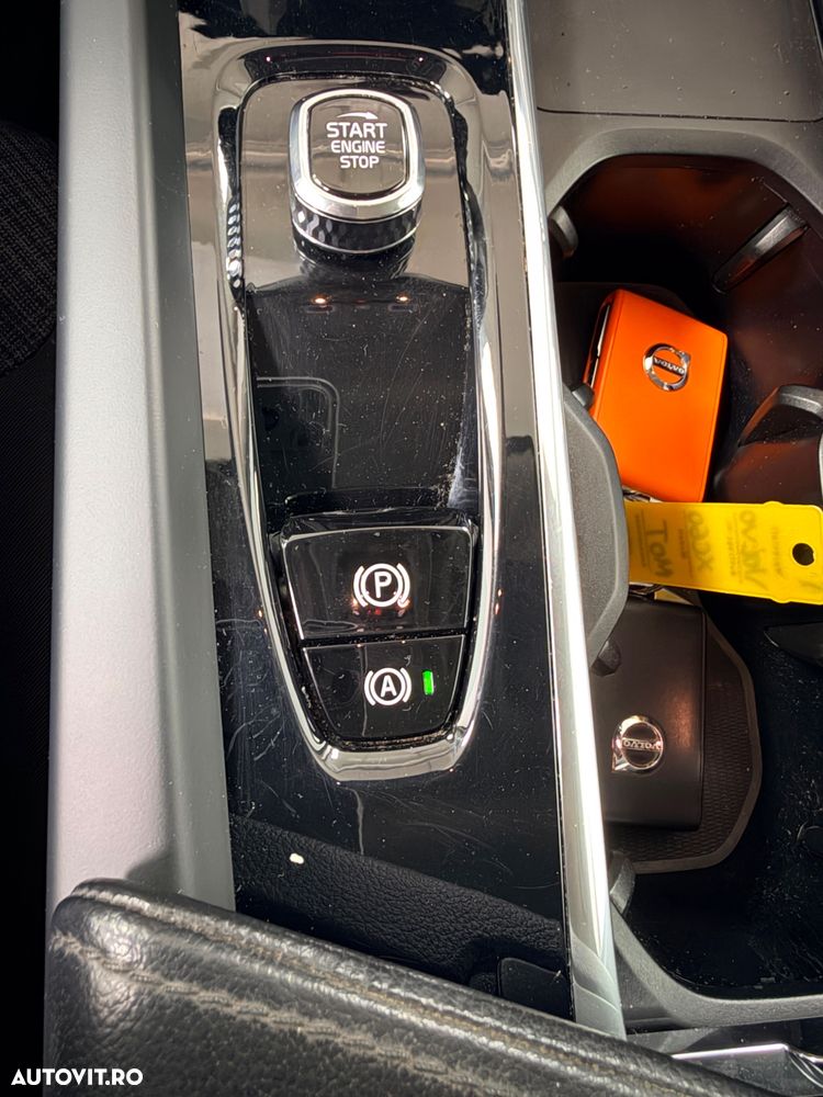 Volvo XC 60 B4 MHEV AT AWD Core - 12