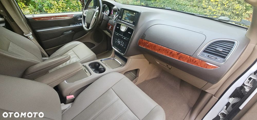 Chrysler Town & Country 3.6 Limited - 18