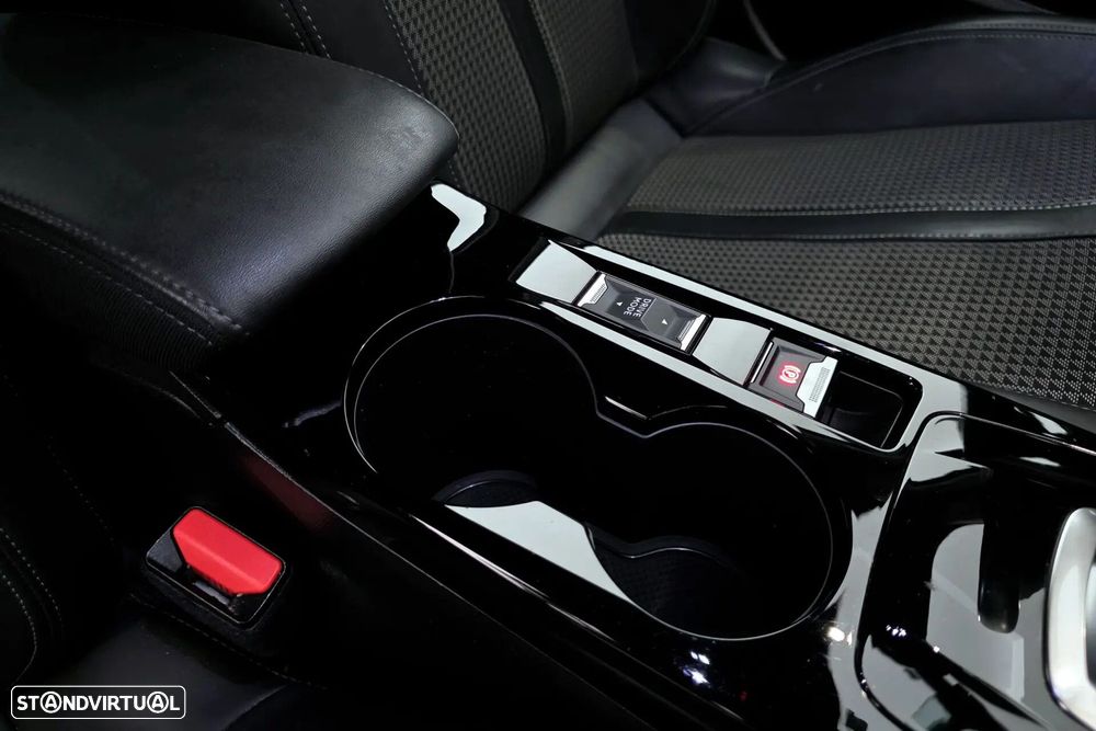 Peugeot 2008 1.2 PureTech GT Line EAT8 - 24