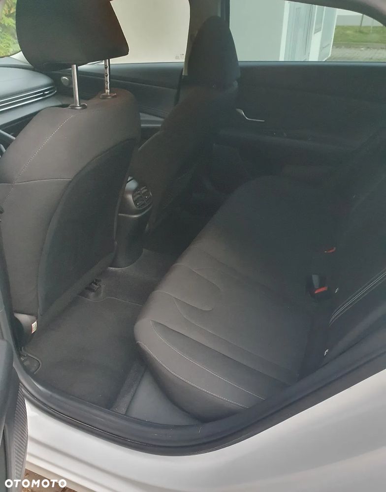 Hyundai Elantra 1.6 Executive CVT - 16