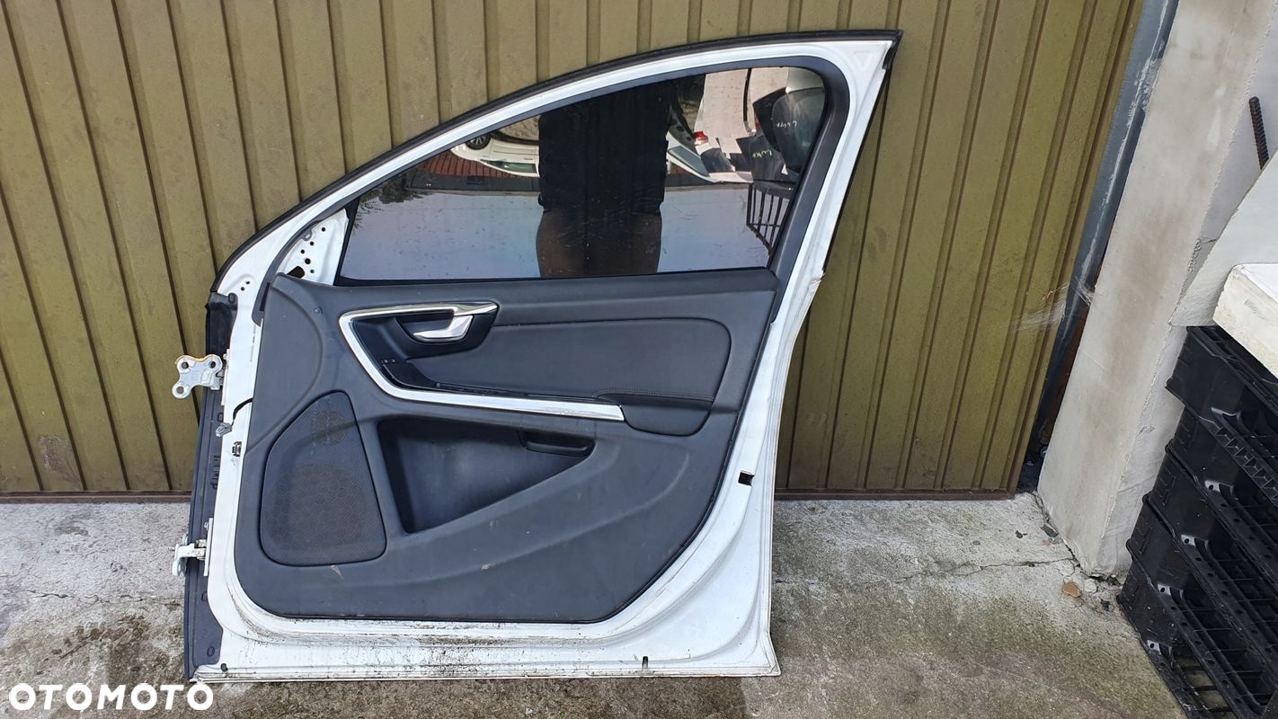 Volvo V60 kombi 10- drzwi prawe przednie przód $ - 7