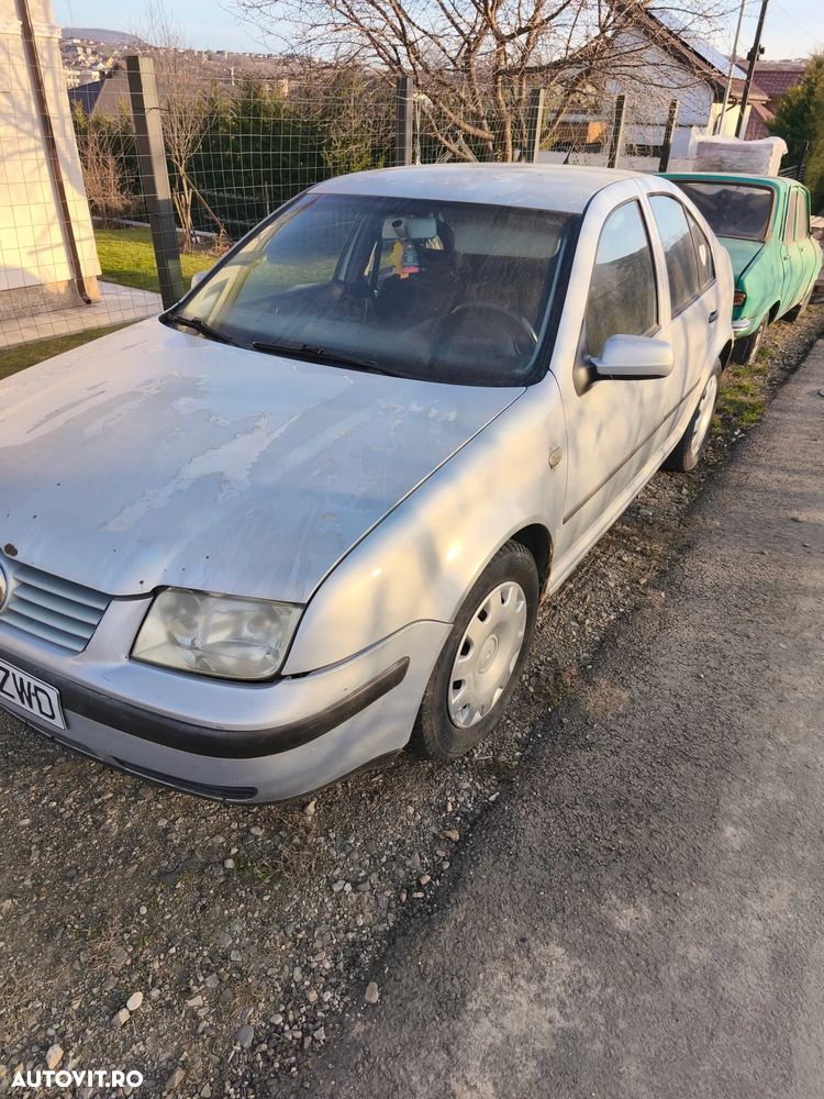 Volkswagen Bora 1.4 Basis - 1