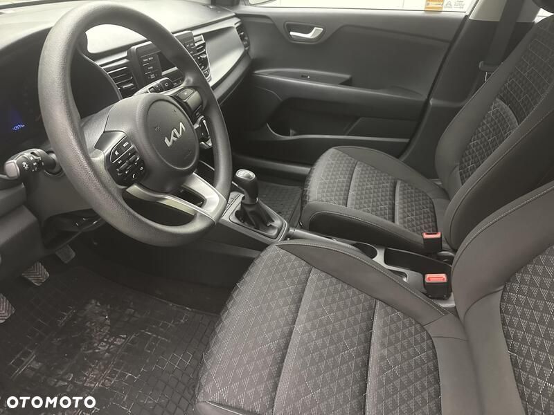 Kia Rio - 11