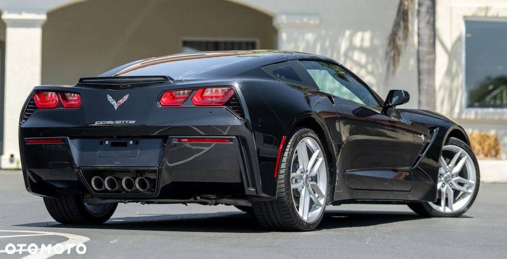 Chevrolet Corvette - 11