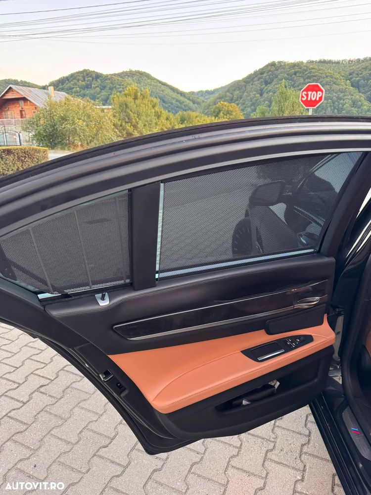 BMW Seria 7 740i Aut. - 8
