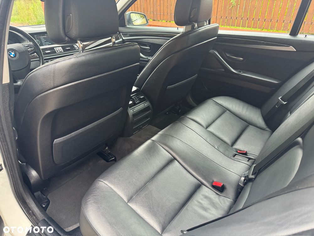 BMW Seria 5 535i xDrive - 12