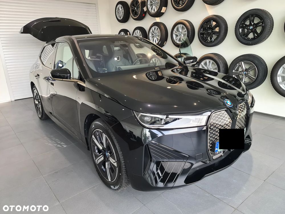 BMW iX - 1