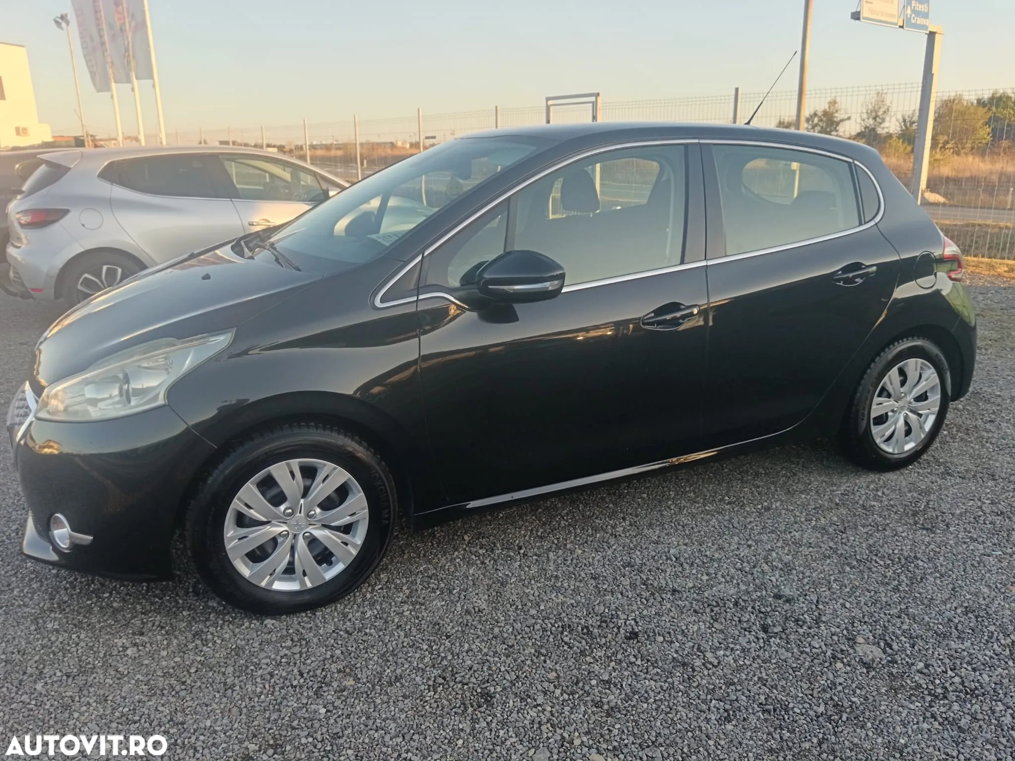 Peugeot 208 1.4 HDi FAP Style - 24