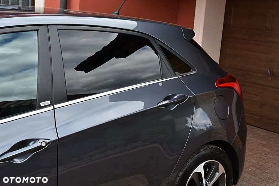 Hyundai i30 blue 1.6 GDI Passion - 18