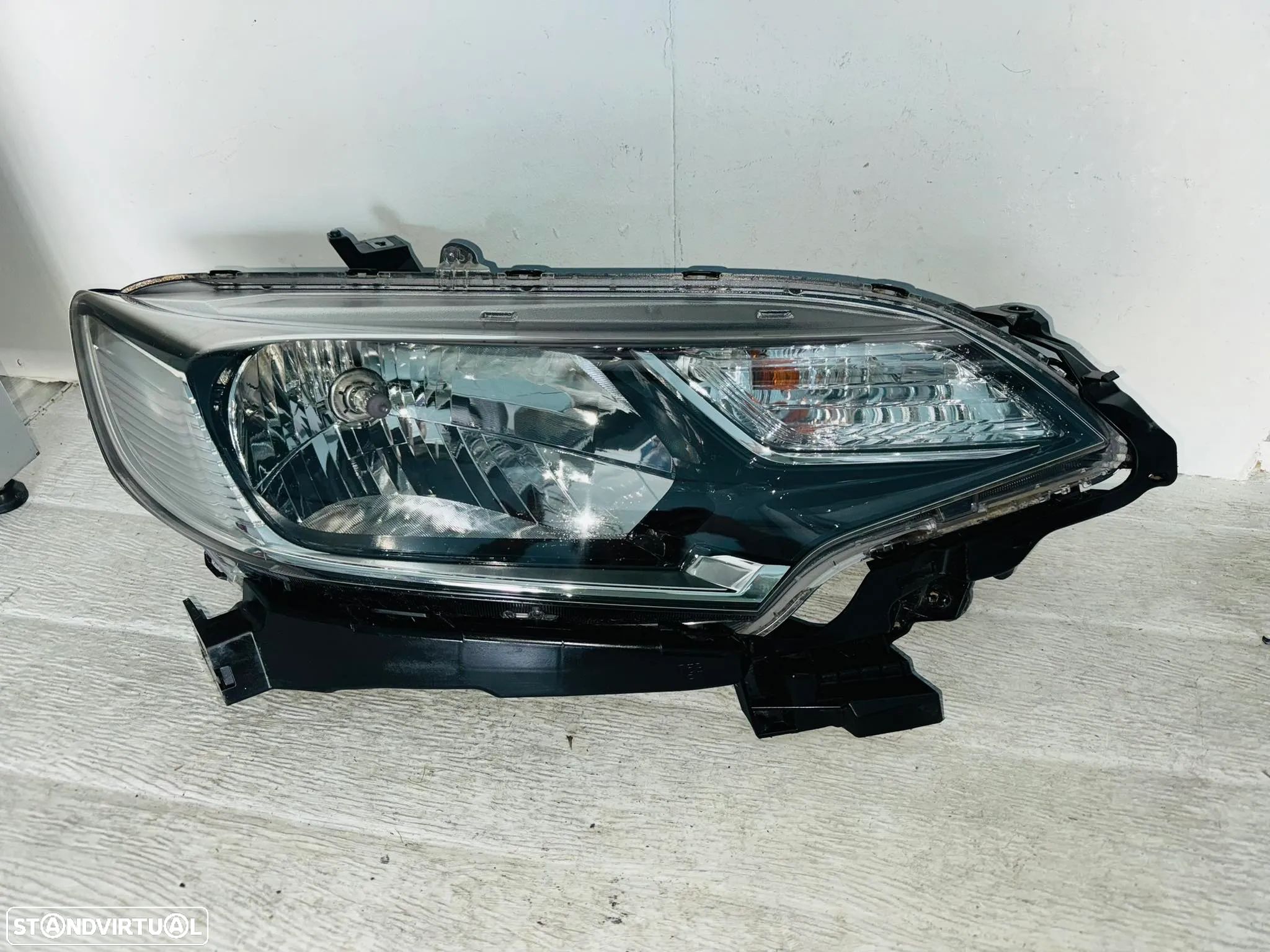 Farol Direito Honda Jazz - 2015 / 2020 - 1