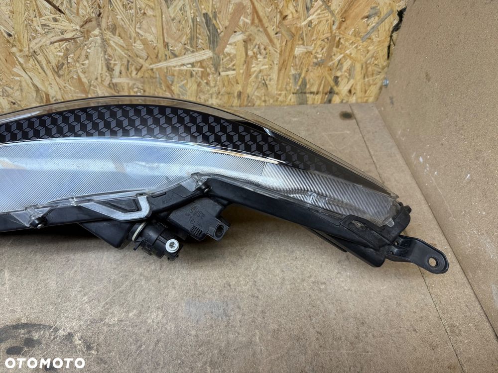 TOYOTA YARIS IV 2020- LAMPA PRAWY PRZÓD ZWYKŁA SOCZEWKA KOITO K0-6 EU - 9
