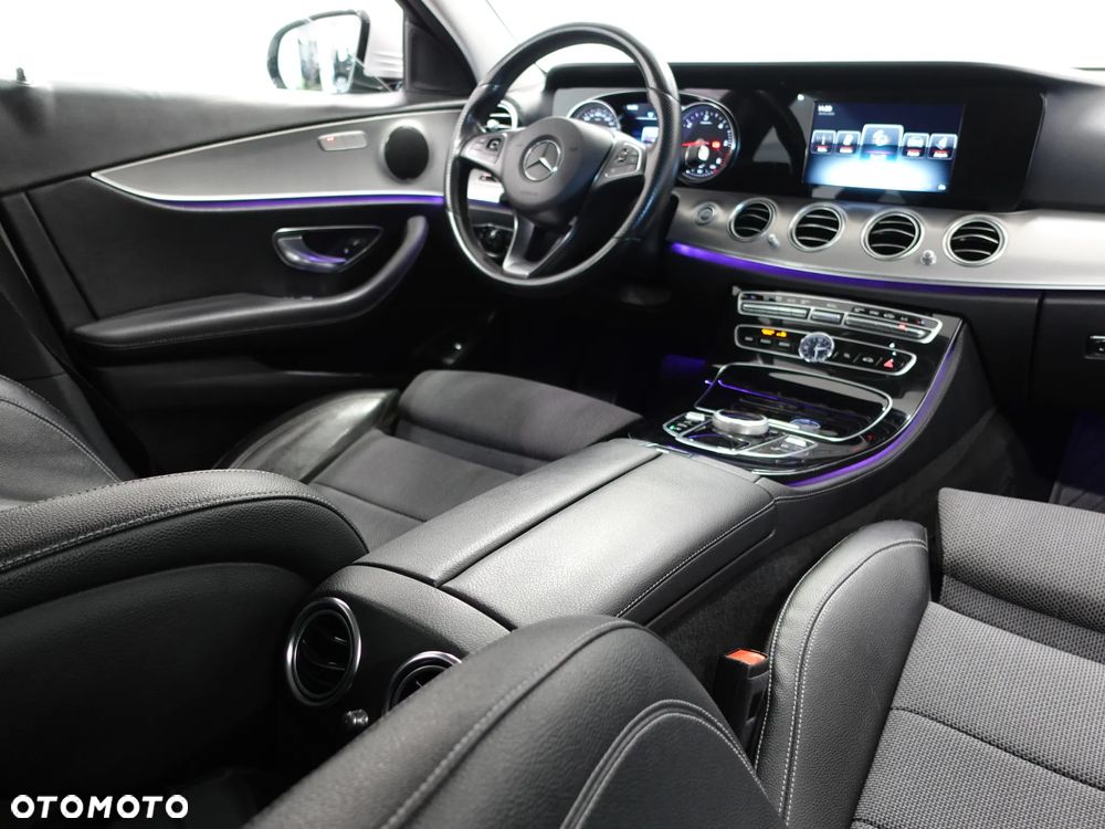 Mercedes-Benz Klasa E 220 d T 9G-TRONIC - 31